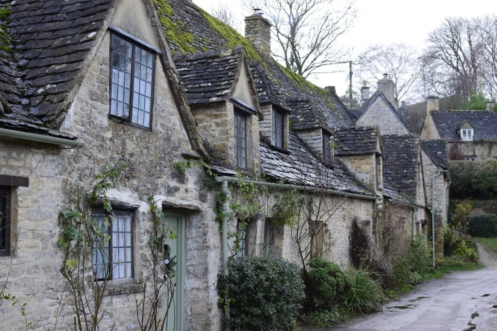 The Best Neighborhoods to Buy a House in Lymington