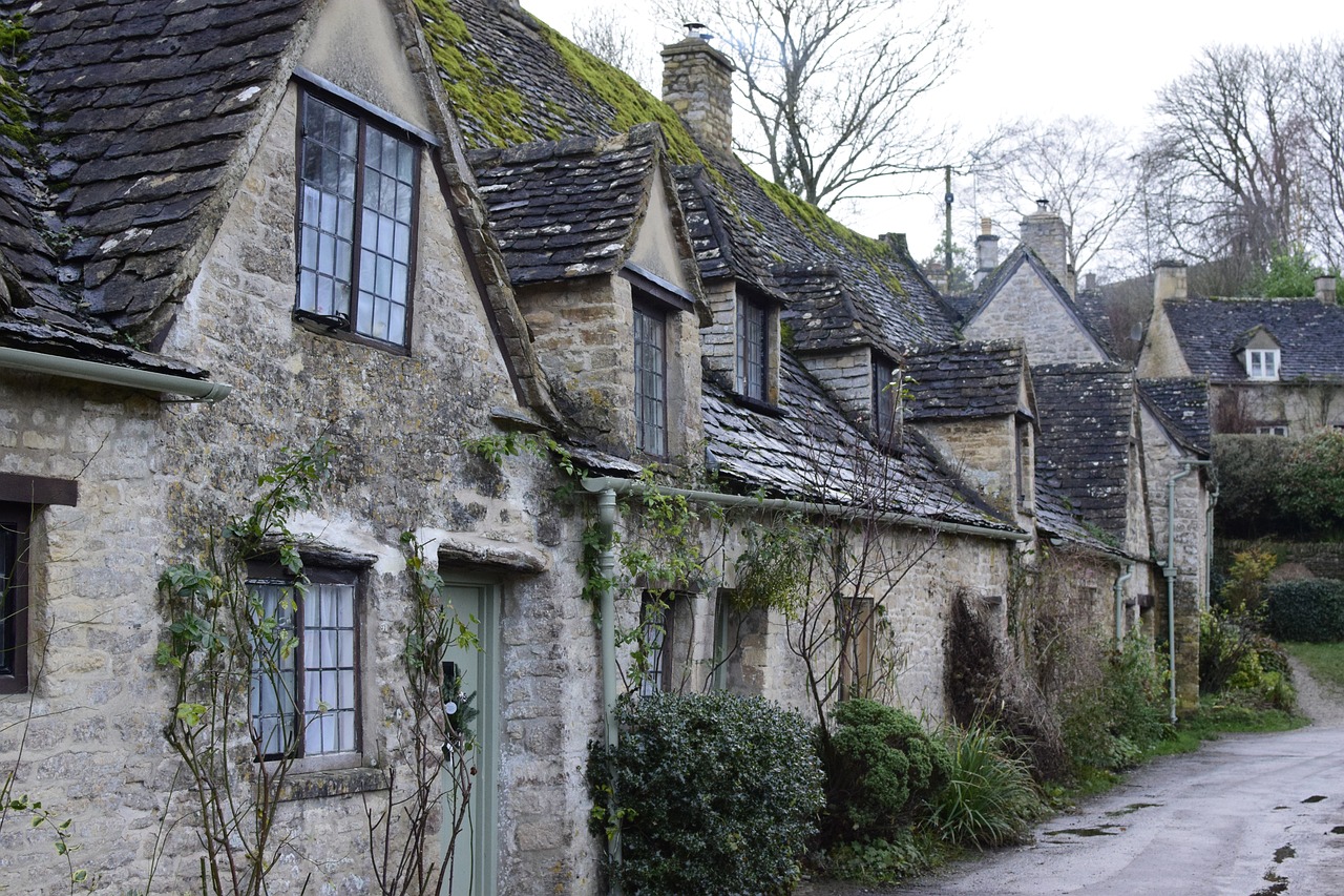 The Best Neighborhoods to Buy a House in Lymington